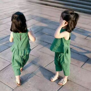 Bộ sát nách chân bèo xanh bé gái