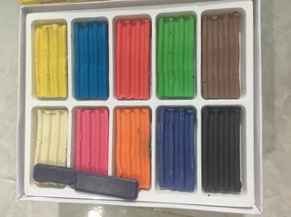 1 hộp đất nặn đất sét cho bé