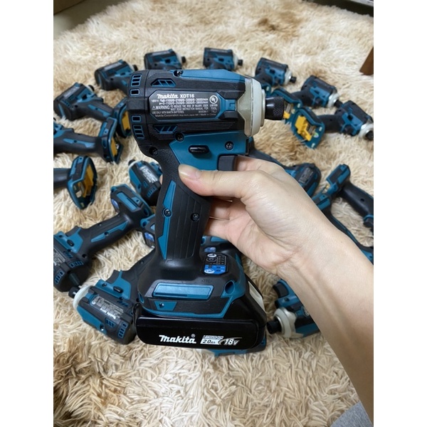 Máy bắt vít dùng pin Makita XDT16 hàng Usa