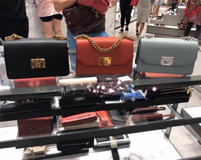 Trả hàng khách q.lam