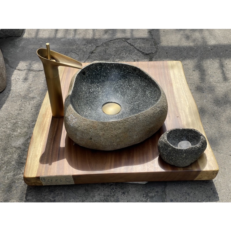 Lavabo đá cuội gạo
