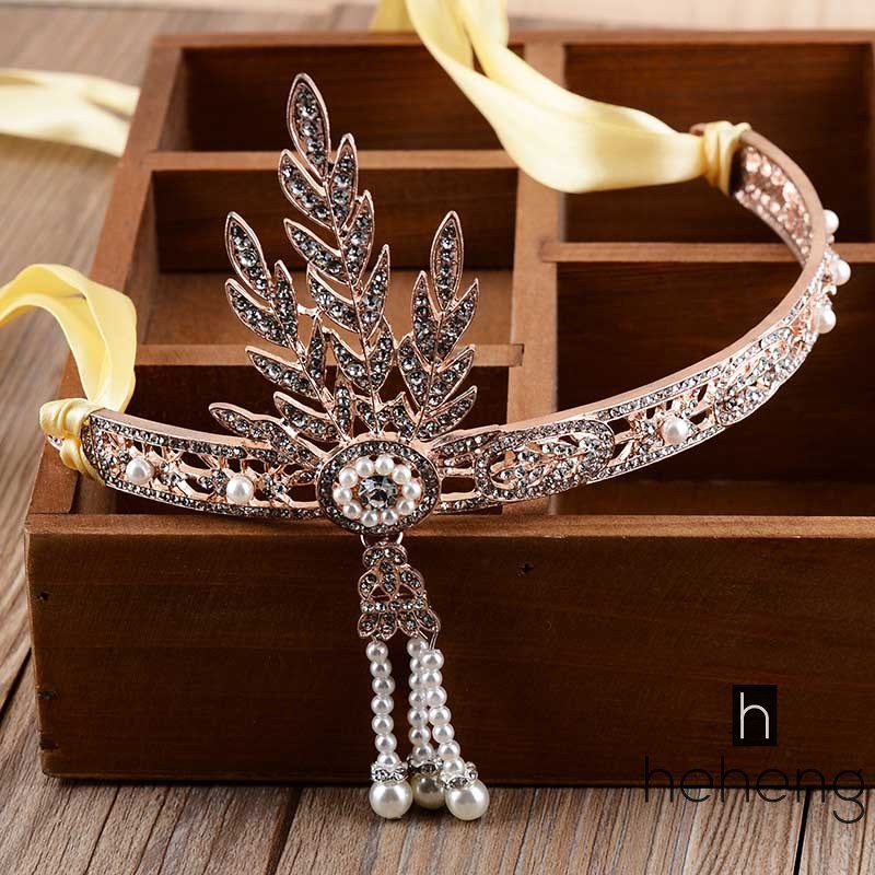 Băng đô đường kính 13.5cm gắn hình lá cây đính tua rua và ngọc trai phỏng theo phim The Great Gatsby dành cho bạn nữ