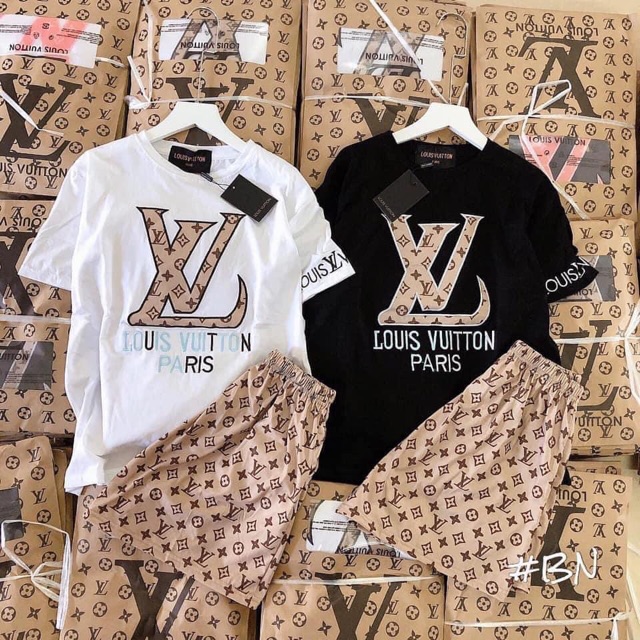 Set bộ Lv thêu ( còn set áo đen )