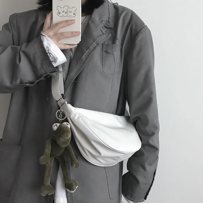 Messenger bag women's lightweight small shoulder bag underarm bag women's versatile one-shoulder canvas bag female students Korean version