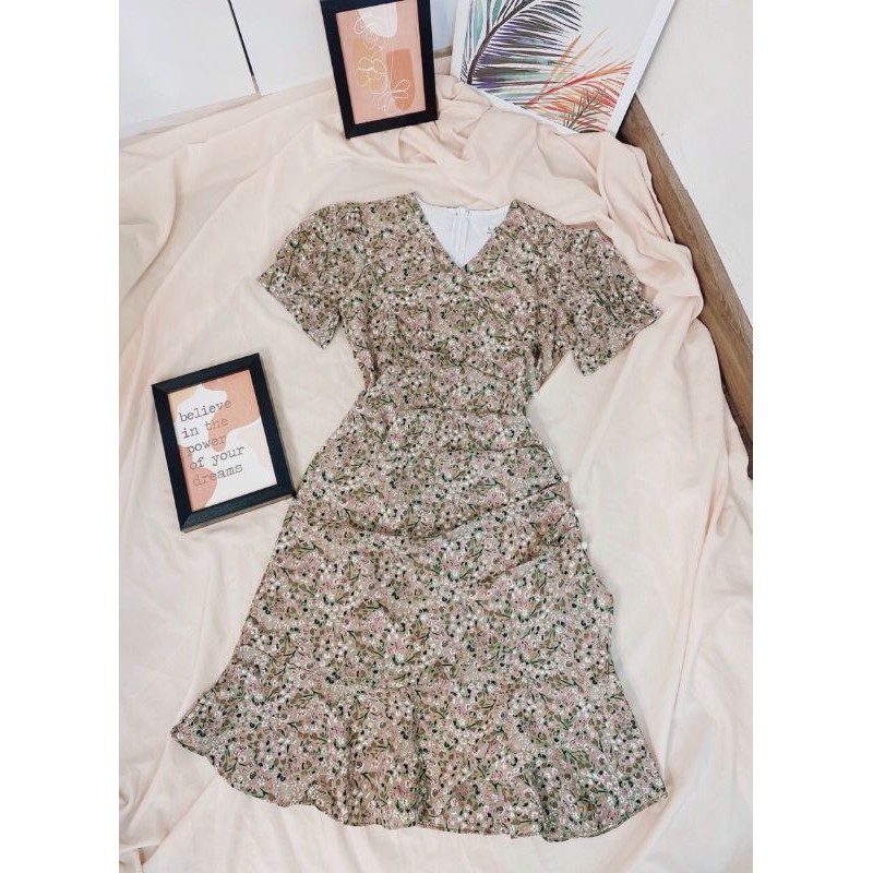 Đầm hoa nhí cổ tim chíp bên hông phối bèo đuôi cá xinh xắn, đầm đi chơi, đi tiệc | BigBuy360 - bigbuy360.vn