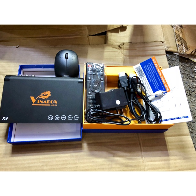 - Tivi box android Vinabox X9 kèm chuột không dây.