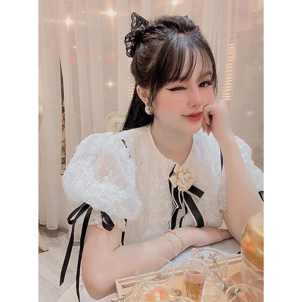siêu phẩm váy ren pha von lụa gắn hoa
