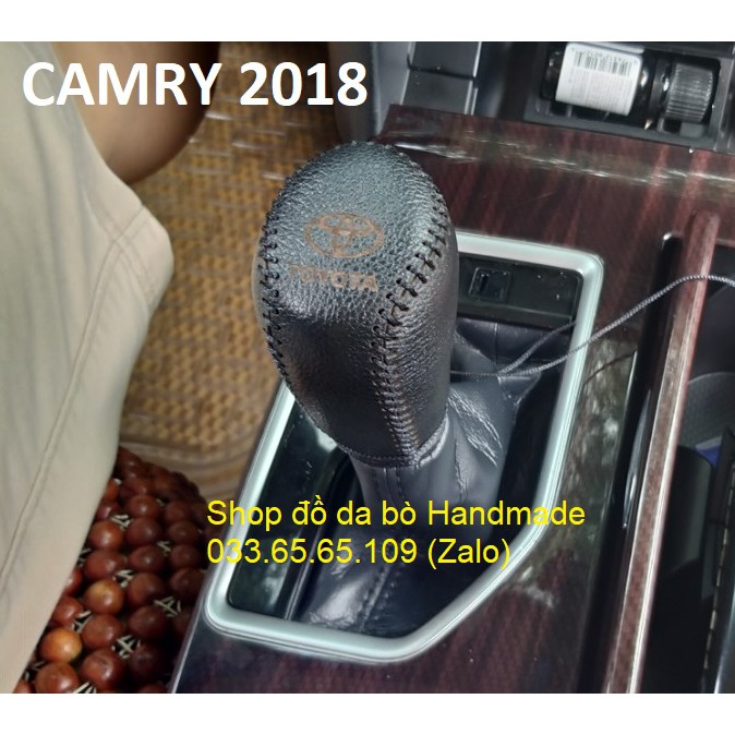 Bọc da cần số Toyota Camry 2018 bằng da bò, bảo hành 12 tháng, hàng Việt chất lượng cao