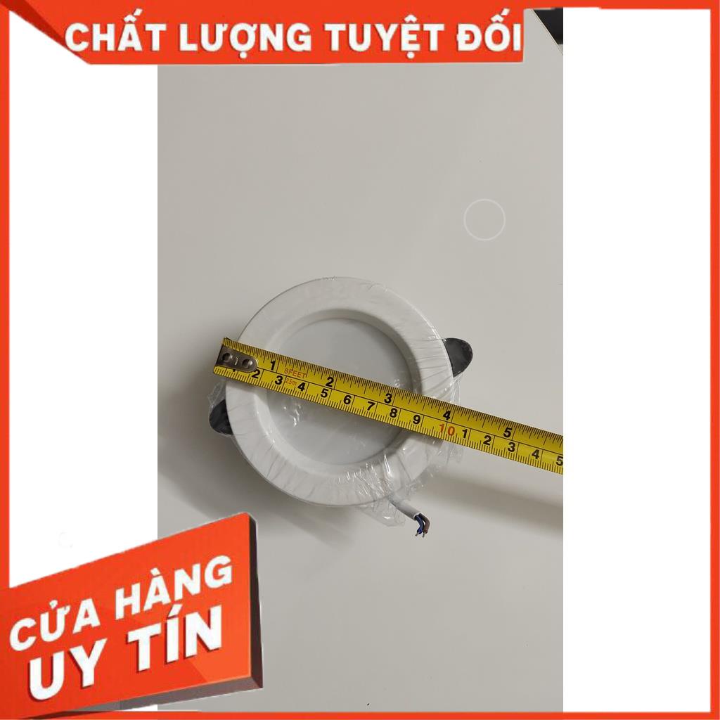 Đèn led âm trần màu vàng
