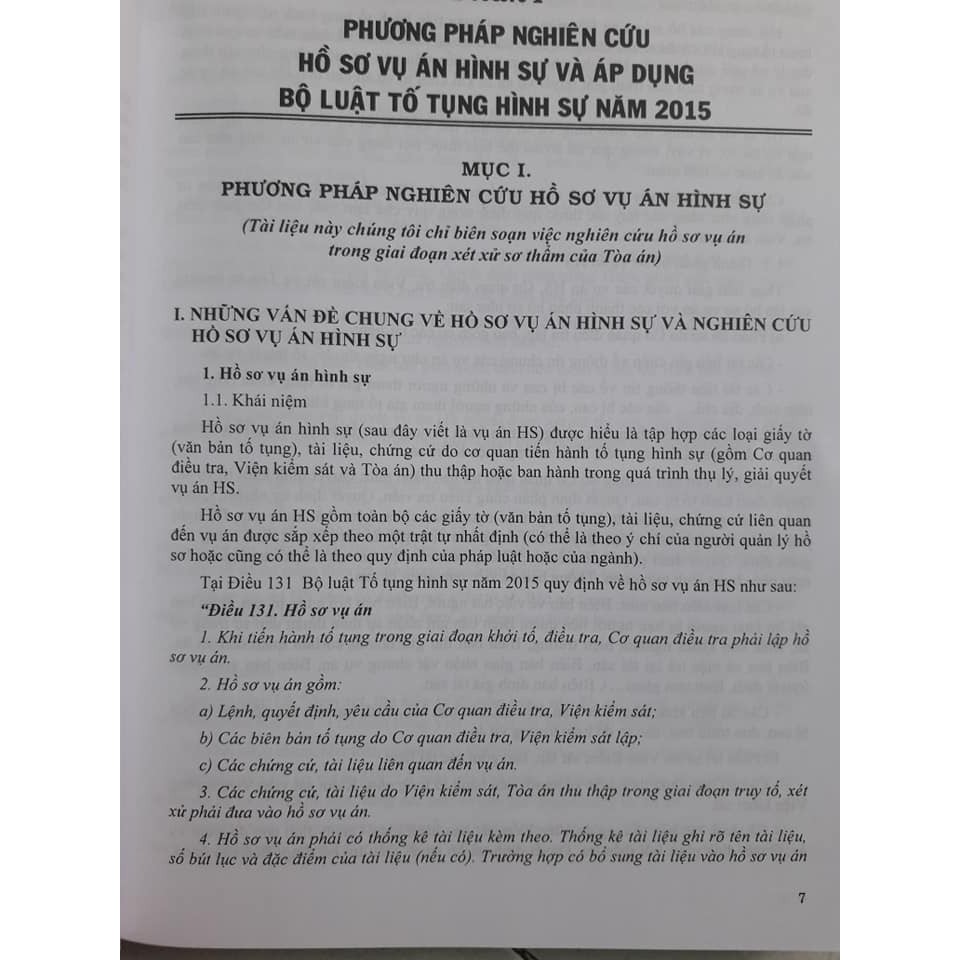 Sách - Phương pháp nghiên cứu hồ sơ vụ án hình sự trong giai đoạn xét xử và áp dụng bộ luật tố tụng hình sự năm 2015 | WebRaoVat - webraovat.net.vn
