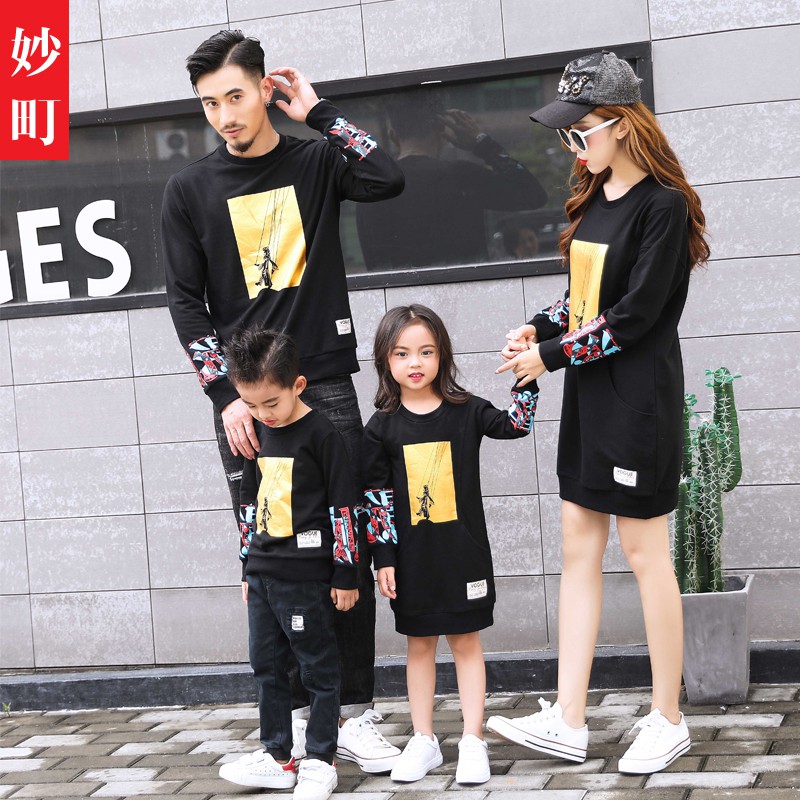 Một gia đình ba mặc áo len mùa thu và đông kiểu Trung Quốc bóng rối tinh khiết bông mẹ con váy gái cả ăn