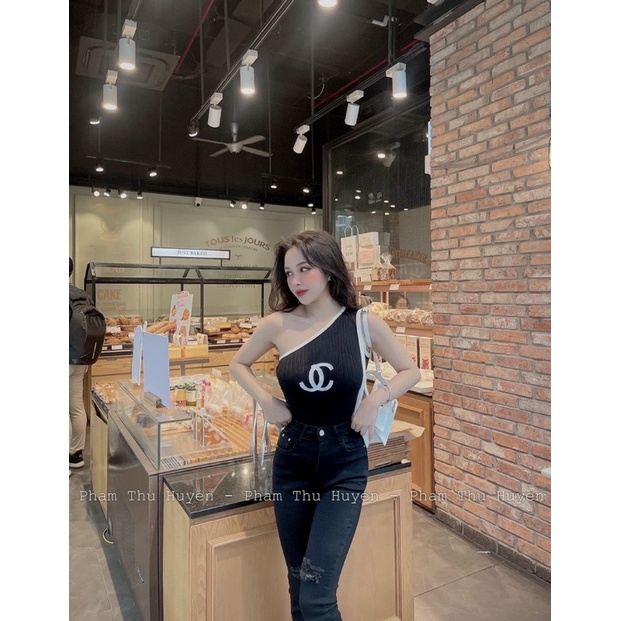 Áo thun gân len logo thêu lệch vai, áo lệch vai 🐝🐝🐝UK alohashop91