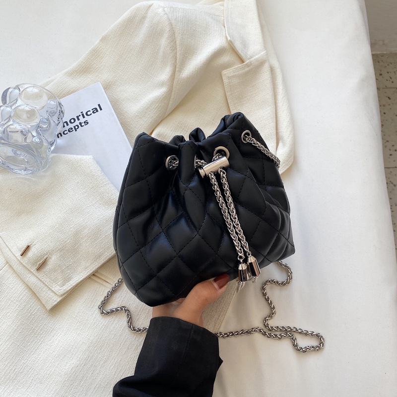 Túi Đeo Chéo Hình Thoi Phối Dây Xích Thời Trang