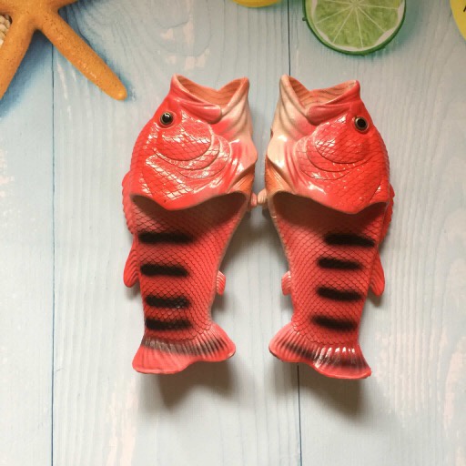 Dép cá chép màu đỏ độc đáo