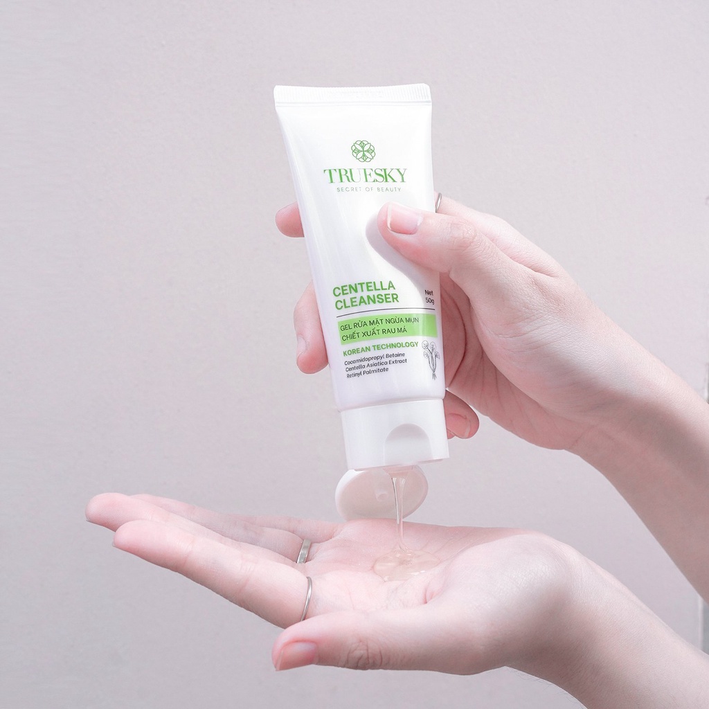 Bộ sản phẩm làm trắng và ngừa mụn da mặt Truesky gồm 1 serum dưỡng trắng 20ml + 1 sữa rửa mặt rau má 50g