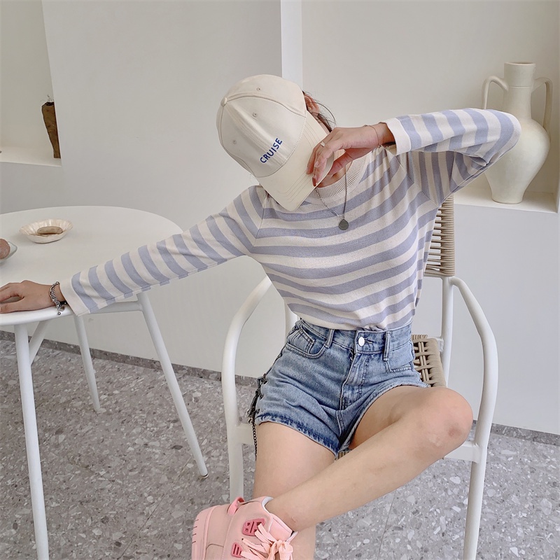 Áo len dáng rộng họa tiết kẻ sọc ngang phong cách mới cho nữ