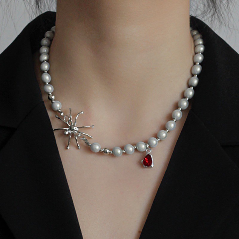 vòng cổ Mặt Hình Giọt Nước Và Nhện Đính Ngọc Trai Phản Quang Sang Trọng