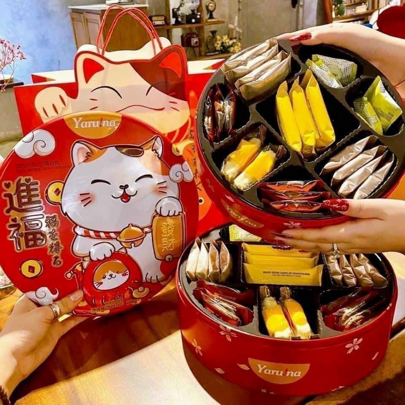 HỘP BÁNH QUY THIẾT 2 TẦNG MÈO CHIÊU TÀI