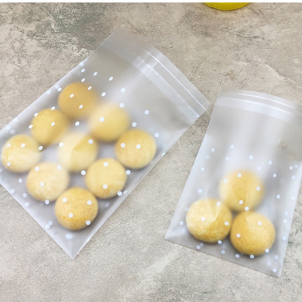 Set 100 túi nhựa đựng bánh kẹo họa tiết chấm bi