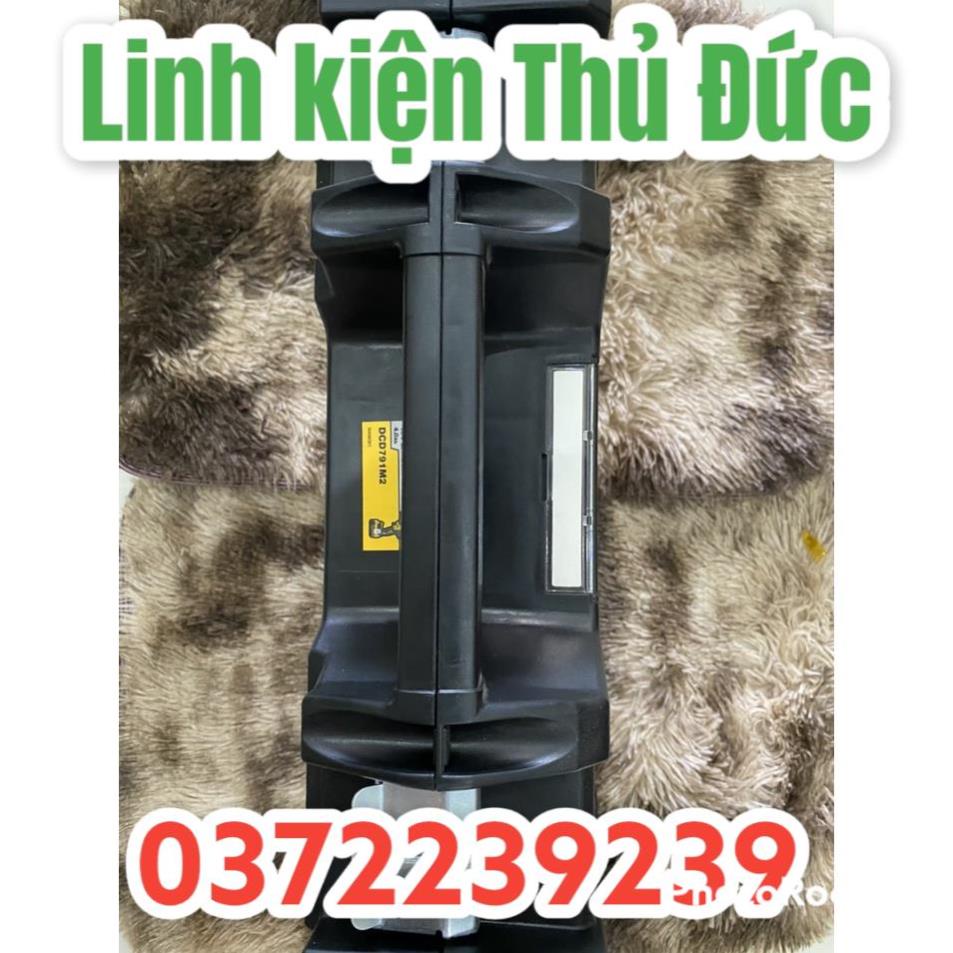 Lktd BN. Thùng đựng máy khoan Dewalt size 42*30*12.