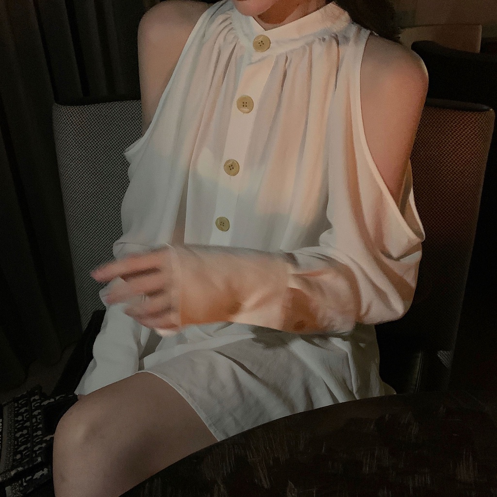 [Mã FAMARAL1 giảm 10K đơn 50K] Áo sơ mi hở vai cổ yếm phối cúc chất lụa satin mềm mịn thời trang nữ | BigBuy360 - bigbuy360.vn