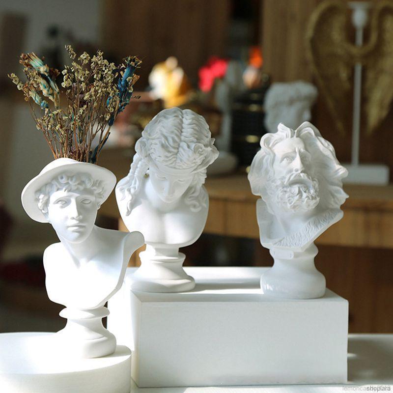 Bình cắm hoa bằng nhựa thiết kế hình tượng dùng để trang trí nhà phong cách cổ điển