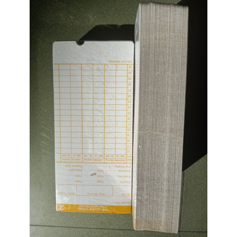 Thẻ Chấm Công giấy Anh - Việt mỏng khoét lỗ, bo góc  100 tờ/ xấp