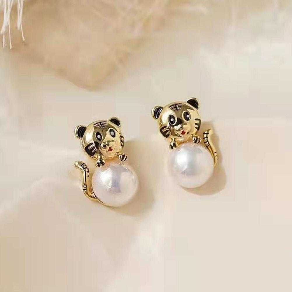 Bông Tai Hình Con Hổ Đính Ngọc Trai Và Đá Zircon P1K1 Dễ Thương