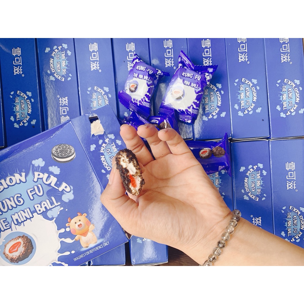 Bánh oreo socola nhân phủ dâu tây hộp 100gr