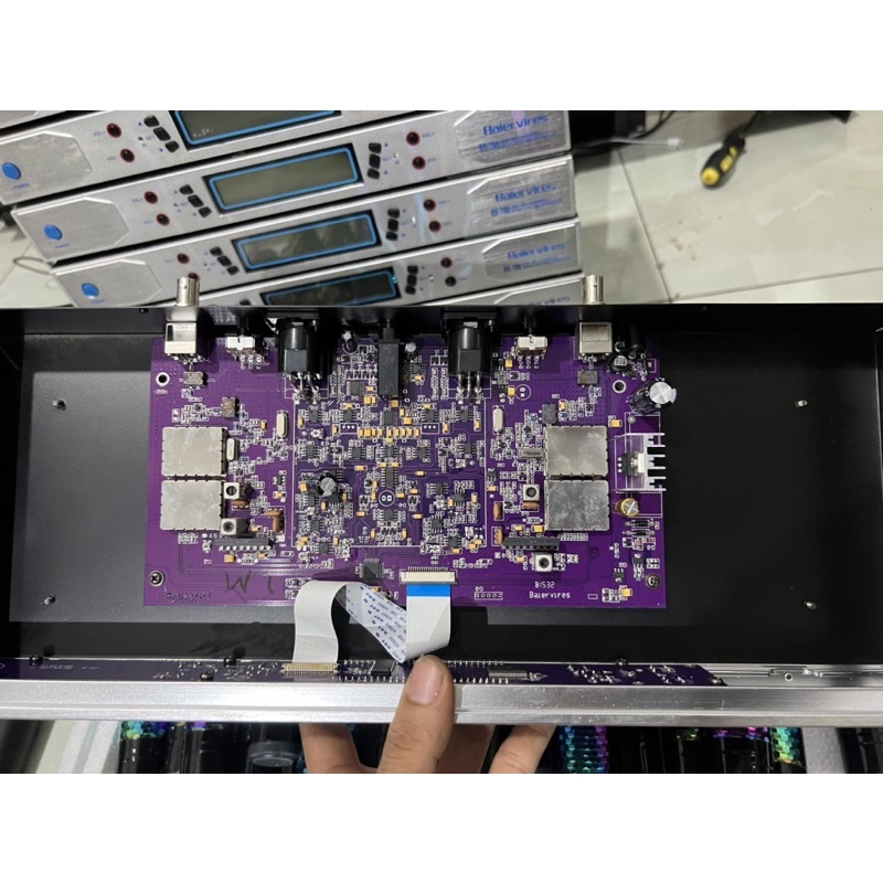 Míc baier tay titan