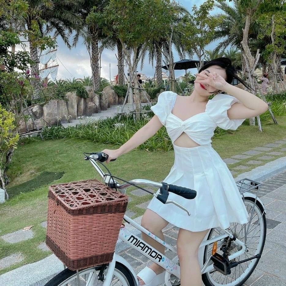 ĐẦM TRẮNG KHOÉT BỤNG TAY PHỒNG NHÚN TENNI DRESS