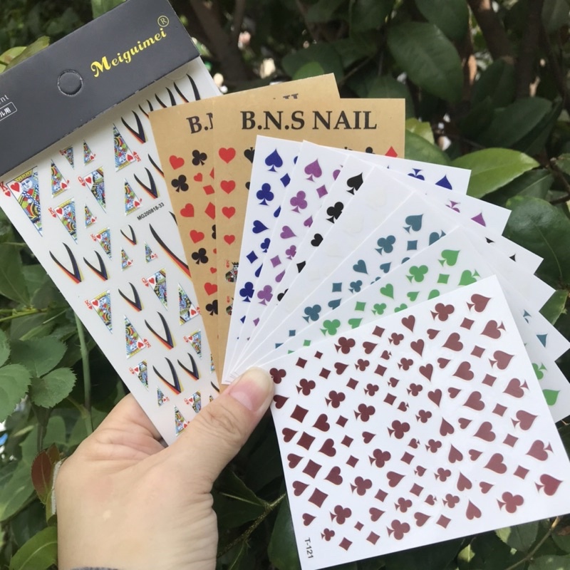 Sticker dán móng hoạ tiết lá bài trái tim