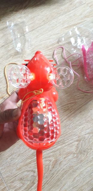 Chú chuột thần tài đi dạo có nhạc và đèn Led rất đẹp tặng kèm pin