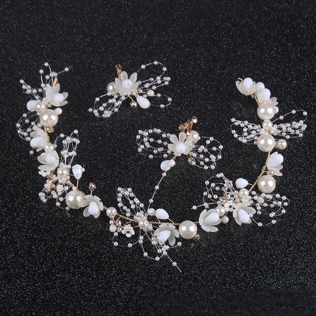 Cài tóc cô dâu xinh kèm hoa tai dễ thương