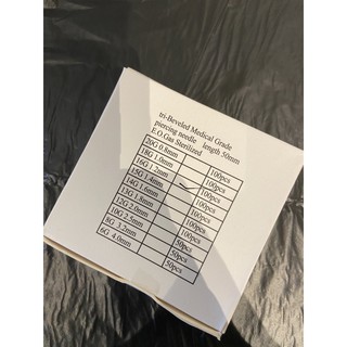 Một hộp kim xỏ khuyên 16g