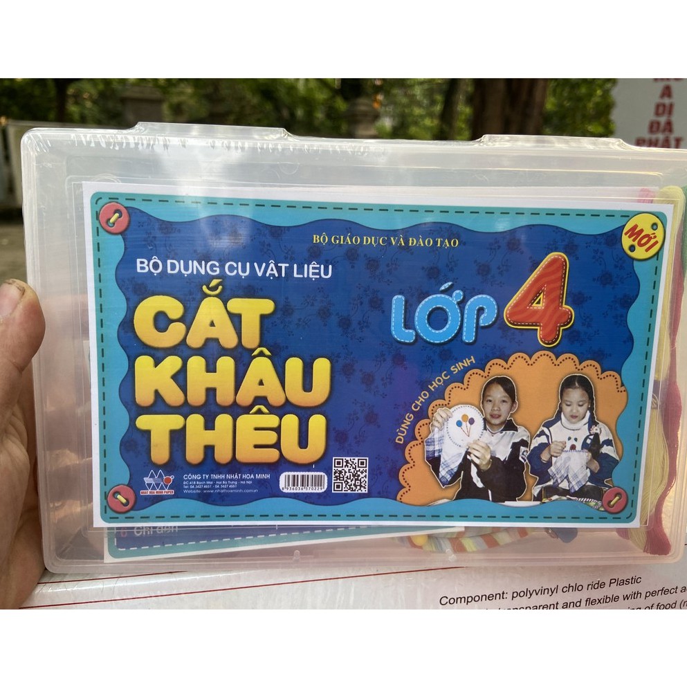 BỘ DỤNG CỤ VẬT LIỆU CẮT KHÂU THÊU LỚP 4