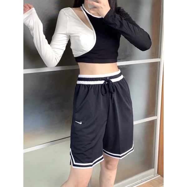 Áo croptop tay dài phối đen trắng