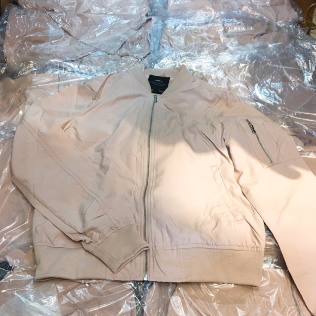 Bomber về trả khách oder
