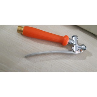 Tay cầm bình xịt thuốc khóa bóp