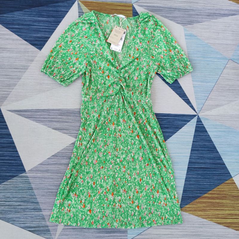 Váy ngắn hoa nhí xanh lục MNG