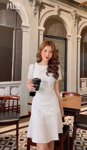 ĐẦM TRẮNG ĐUÔI CÁ NHÚN THÂN