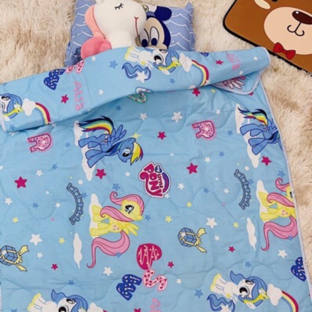 Set bé đi học
