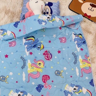 Set bé đi học