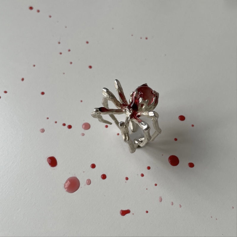 Nhẫn đính pha lê phiên bản giới hạn thịnh hành