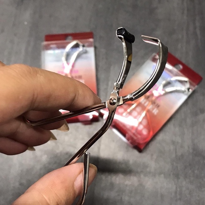 Kẹp Mi Góc Briska 212 Eyelash, Màu Đỏ Chính Hãng