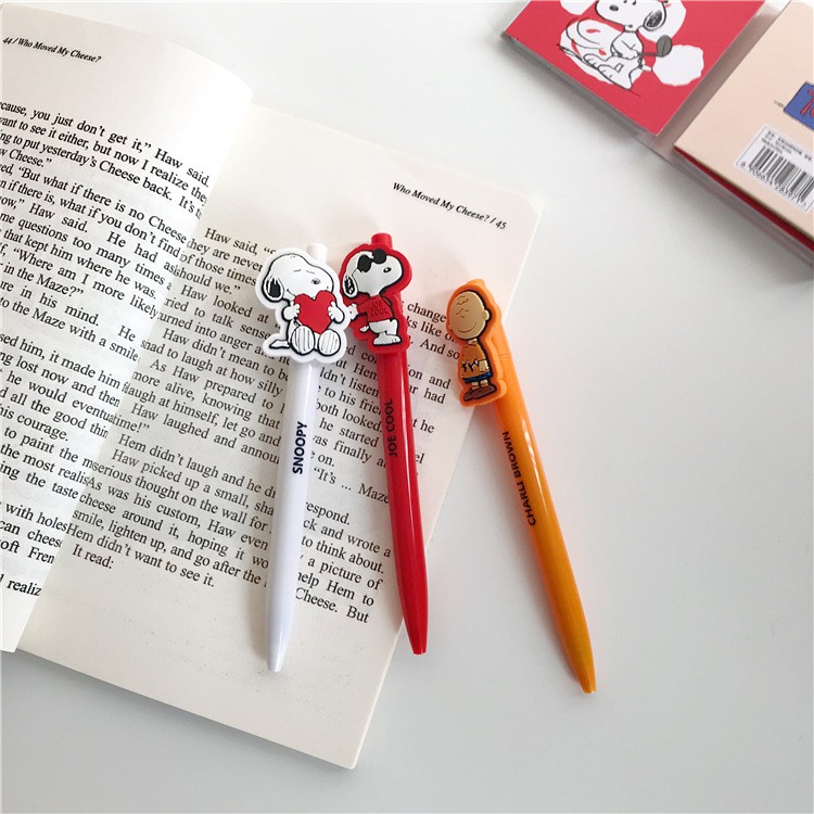 Bút gel mực đen có hình chú chó Snoopy dễ thương
