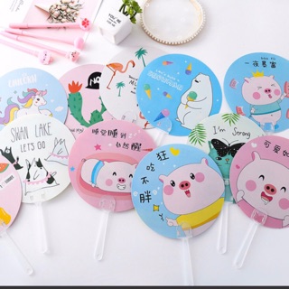 Quạt cầm tay hoạt hình giao mẫu ngẫu nhiên