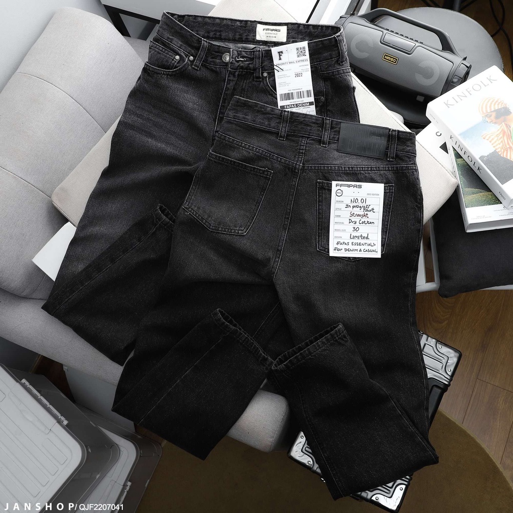 Quần Jean Form Straight Fit Chắc Chắn, Thoải Mái Sẽ Làm Hài Lòng Những Anh Chàng Thích Sự Đơn Giản