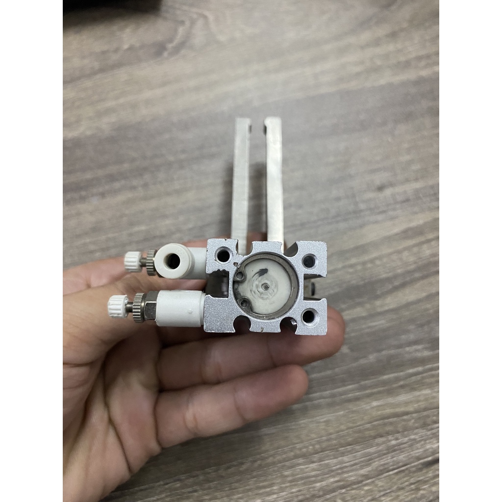 Xy lanh kẹp chéo hành trình 6mm + Tặng đầu nối khí nén