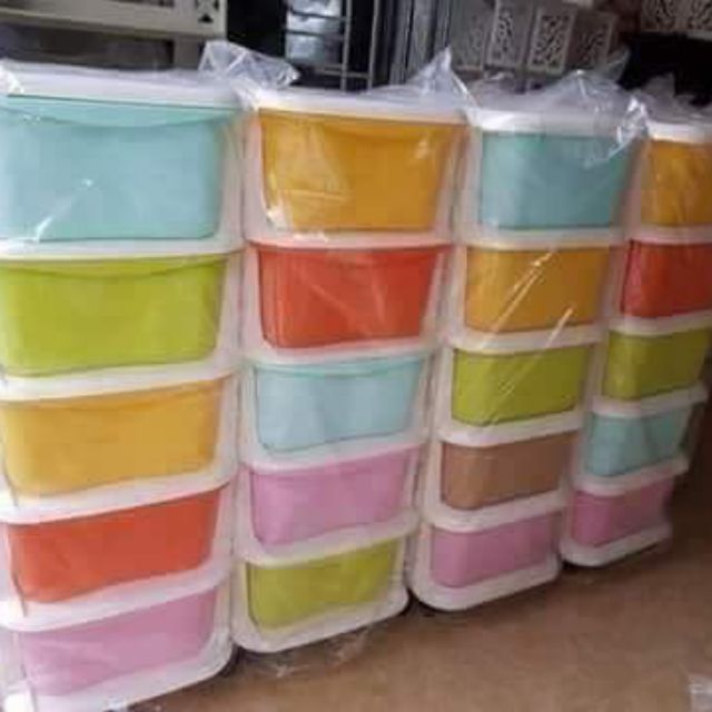 tủ đa sắc